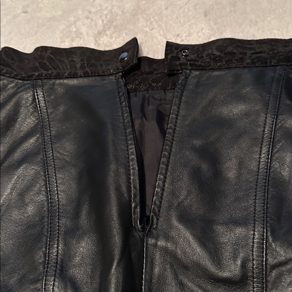 Vintage  Black Textured Pencil Skirt - Picture 4 of 5